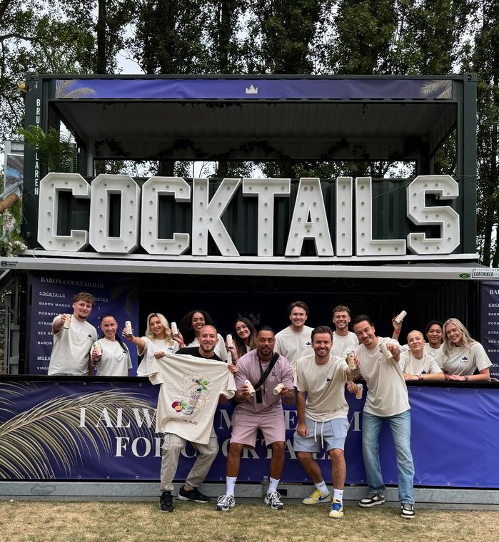 Publiek bij de Baron-bar